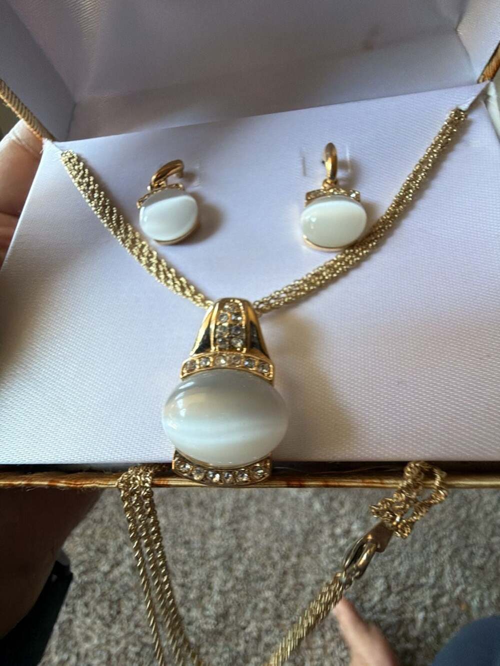 Gold-Tone Cat's Eye Stone Pendant Necklace and Drop Earrings Jewelry Set - Picture 2 of 3